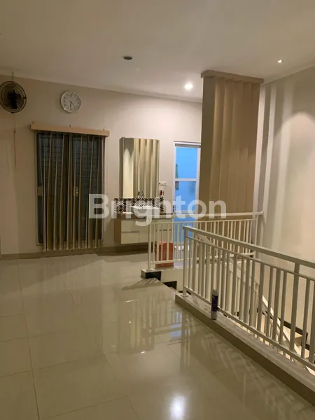 image RUMAH MANYAR INDAH KONDISI SANGAT TERAWAT, SIAP HUNI, LINGKUNGAN TENANG DAN NYAMAN, DEKAT KE MERR  (6)