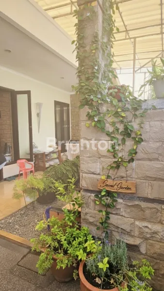 image RUMAH SIAP HUNI YANG SANGAT HOMEY LOKASI KLAMPIS SURABAYA (4)