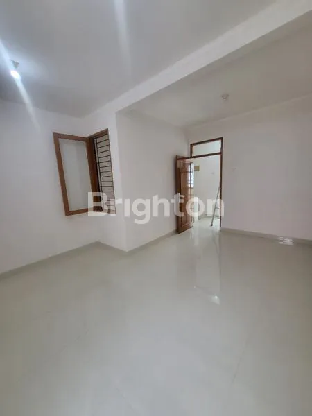 image DIJUAL/DISEWAKAN RUMAH RENO 2 LANTAI SIAP HUNI DI KELAPA GADING  (3)
