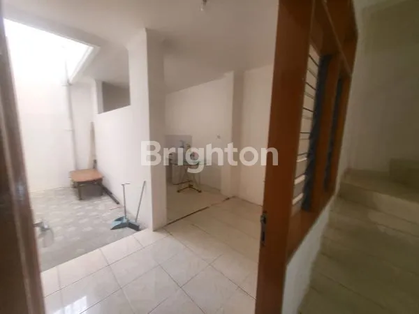 image DIJUAL/DISEWAKAN RUMAH RENO 2 LANTAI SIAP HUNI DI KELAPA GADING  (7)
