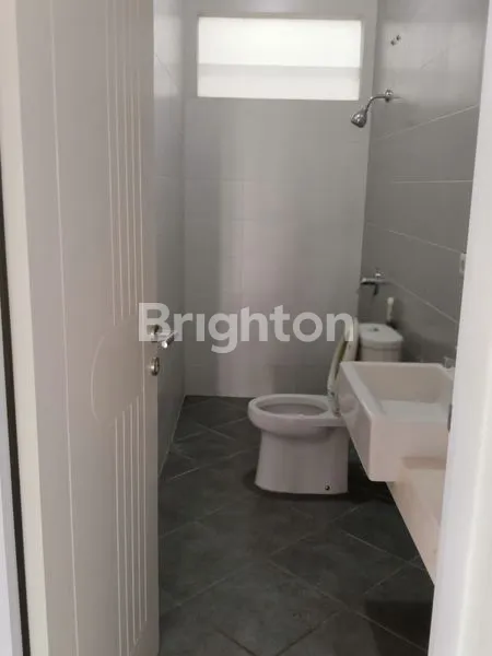 image RUMAH BARU 2 LANTAI DI ROYAL RESIDENCE (4)