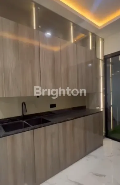 image NEGO SAMPAI DEAL RUMAH 2 LANTAI CITRALAND UTAMA SURABAYA SEMI FURNISH KANOPI NEGO (6)