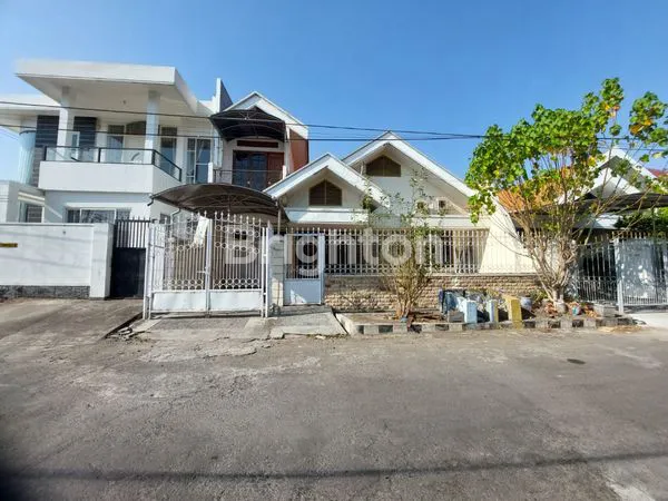 image RUMAH 2 LANTAI BAGUS SIAP HUNI KOSONGAN NO FURNISH DEKAT UNIVERSITAS UNAIR ITS GM GALAXY MALL RAYA MERR (1)