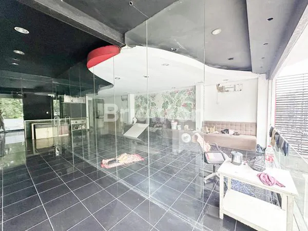 image RUKO GANDENG PINGGIR JALAN RAYA UTAMA MERUYA JAKARTA BARAT RUKO GANDENG 2 LANTAI UKURAN 7 X 30 M2 HADAP SELATAN PARKIR BISA 6 MOBIL NEGO TIPIS (6)