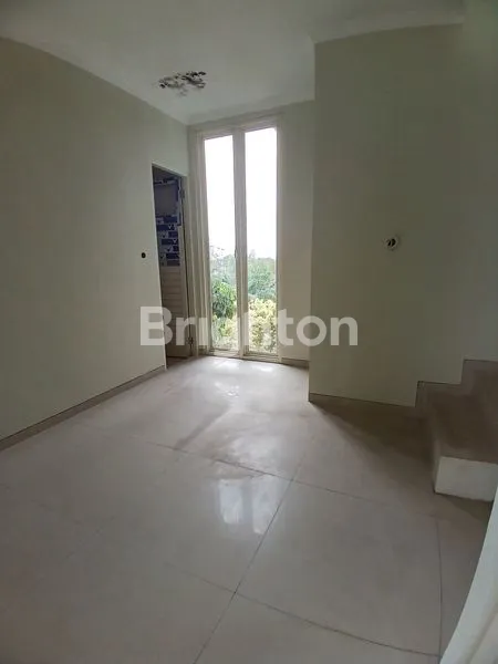 image RUMAH HOOK  3 LANTAI CEMOROKANDANG DEKAT GERBANG TOL SAWOJAJAR (5)