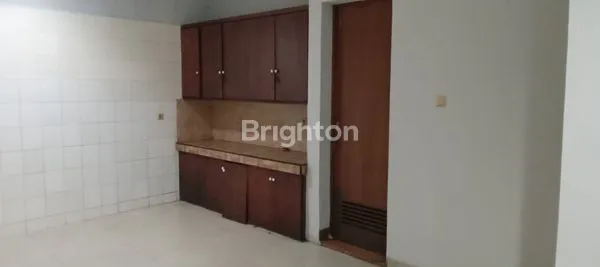 image SEWA CEPAT RUMAH BAGUS 3 LANTAI PINGGIR JALAN DAERAH KEPA DURI (4)