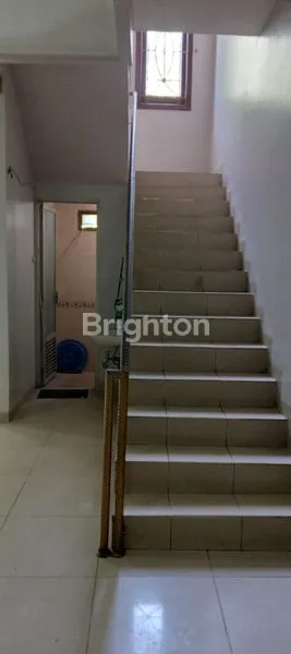 image SEWA CEPAT RUMAH BAGUS 3 LANTAI PINGGIR JALAN DAERAH KEPA DURI (6)