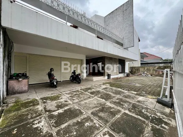 image RUMAH MEWAH 2 LANTAI LT 500M² DI KEBAYORAN BARU (1)