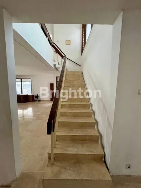 image RUMAH MEWAH 2 LANTAI LT 500M² DI KEBAYORAN BARU (8)