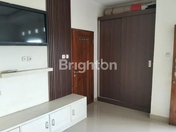 image DIJUAL RUKO 3 LANTAI DENGAN KONDISI ISTIMEWA DAN SEMI FURNISHED (3)