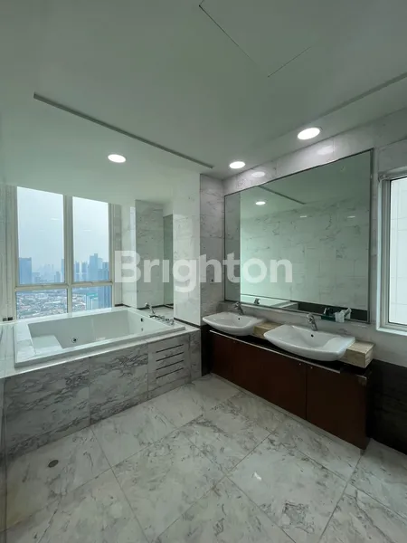 image APARTEMEN BERKELAS - LOKASI PREMIUM DEKAT BISNIS PERKANTORAN SUDIRMAN DAN RASUNA SAID - FULL FURNISHED TERMASUK BABY GRAND PIANO (7)