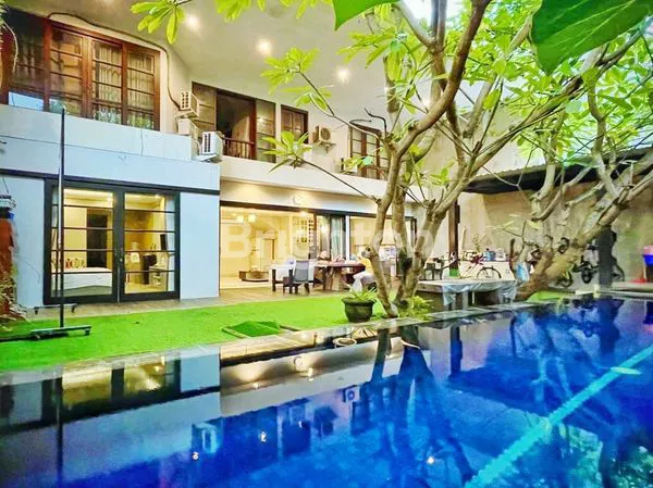 image RUMAH MEWAH 3 LANTAI DENGAN PRIVATE POOL DI LOKASI STRATEGIS DAN PREMIUM AREA RENON, DENPASAR SELATAN, BALI (4)