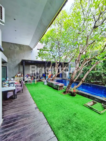 image RUMAH MEWAH 3 LANTAI DENGAN PRIVATE POOL DI LOKASI STRATEGIS DAN PREMIUM AREA RENON, DENPASAR SELATAN, BALI (3)