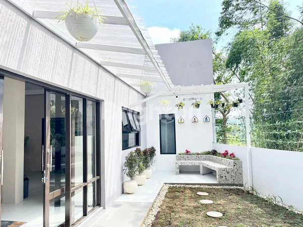 image RUMAH VILLA NAN CANTIK 2 LANTAI DI LEMBANG CIKIDANG SHM (4)