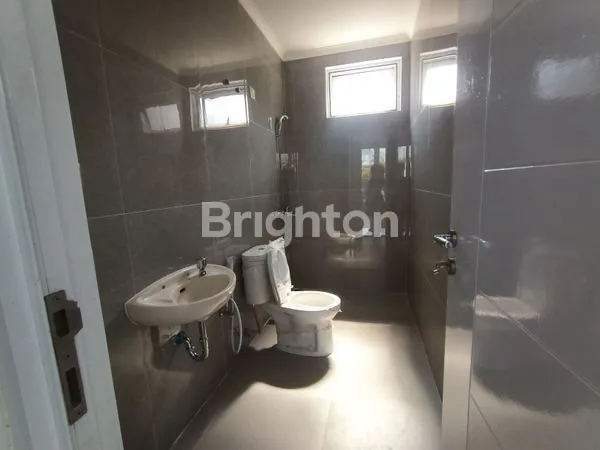 image RUMAH BARU RENOV. LIKE NEW DI KOTA WISATA. (8)