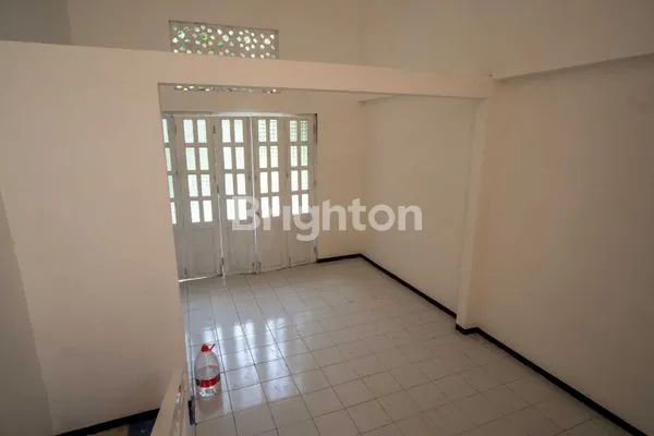 image DISEWAKAN RUMAH AREA ARJOSARI 3 MENITAN KE TERMINAL ARJOSARI DEKAT PLAZA ARAYA DEKAT SEKOLAH SMKN 8, SMPN 16 DEKAT VEDC DEKAT KDS RESTORAN (4)