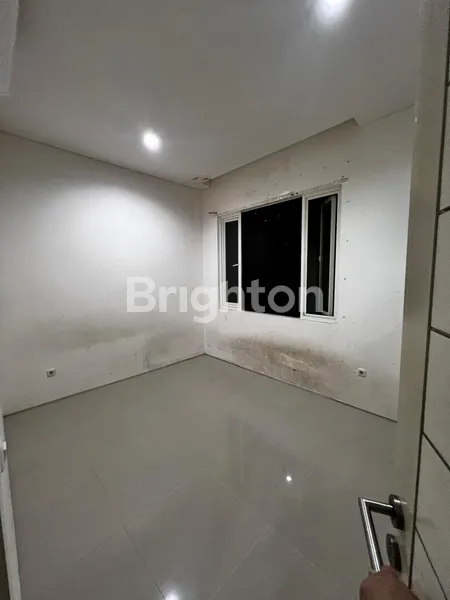 image RUMAH DIAN ISTANA DEKAT GRAHA FAMILI, DEKAT PAKUWON MALL, DEKAT MCD (7)