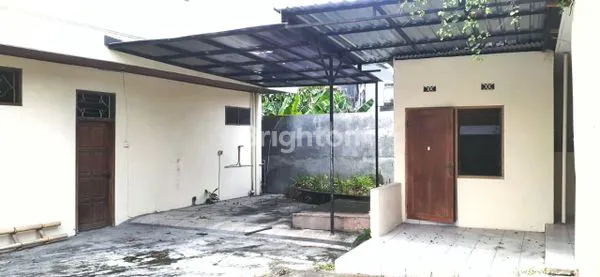 image RUMAH MEWAH 2 LANTAI DI JL. KERTA DALEM, DENPASAR SELATAN, BALI (7)