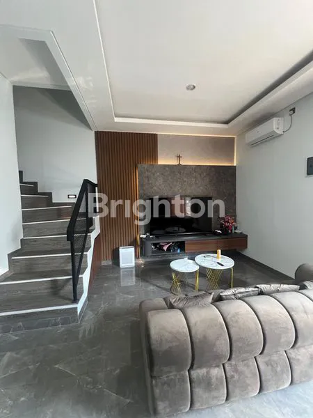 RUMAH HOOK 3 LANTAI FULL FURNISHED SIAP HUNI