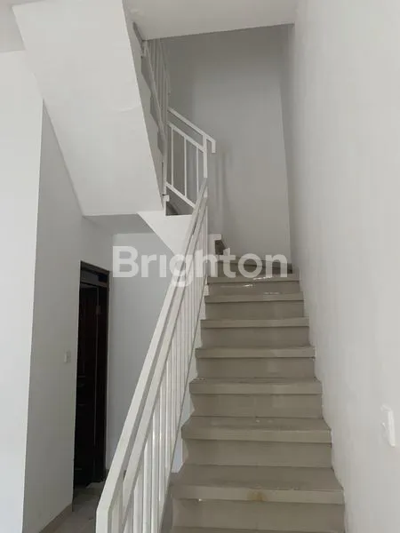 image RUKO 2 LANTAI DI LOKASI RAMAI STRATEGIS RENON SIAP HUNI (4)