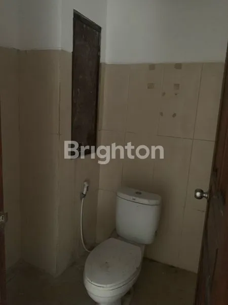 image RUKO 2 LANTAI DI LOKASI RAMAI STRATEGIS RENON SIAP HUNI (8)