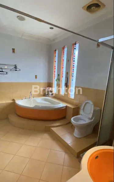 image RUMAH 2 LANTAI MEWAH KEMANG PRATAMA (5)