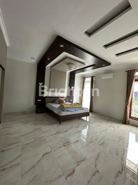 image RUMAH MEWAH 3 LANTAI DI BUKIT GOLF (7)