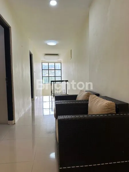 image RUMAH MEWAH 3 LANTAI DI BUKIT GOLF (5)