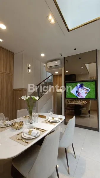 image RUMAH MEWAH 3 LANTAI LT 90 DI KOMPLEK ELIT (6)