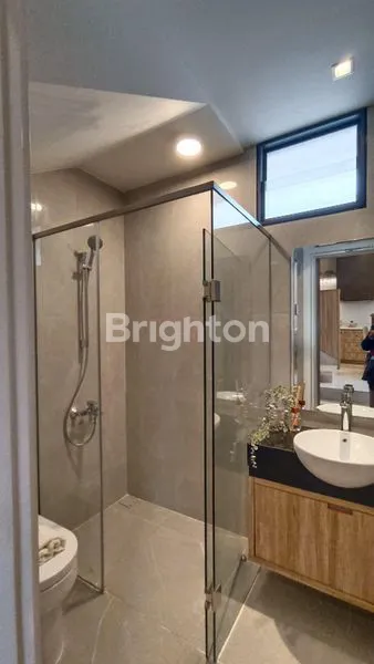 image RUMAH MEWAH 3 LANTAI LT 90 DI KOMPLEK ELIT (7)