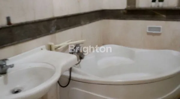 image RUMAH WHITE HOUSE MEWAH FULL FURNISHED DI LEGENDA WISATA CIBUBUR KABAUPATEN BOGOR (5)