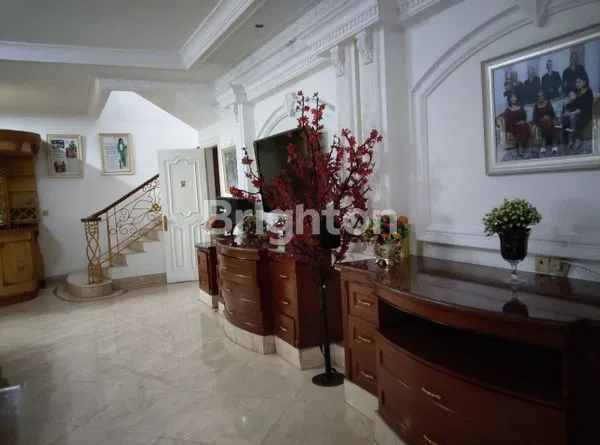 image RUMAH WHITE HOUSE MEWAH FULL FURNISHED DI LEGENDA WISATA CIBUBUR KABAUPATEN BOGOR (8)