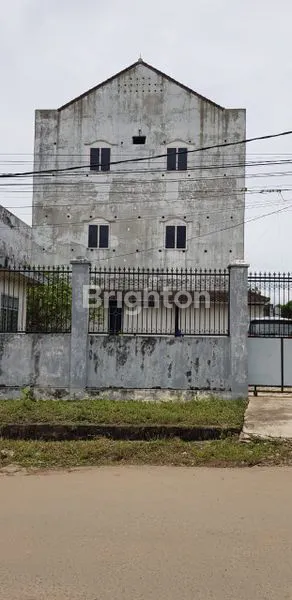 image INVESTASI STRATEGIS: RUMAH DAN GUDANG KOKOH 3 LANTAI SHM KEBUN CENGKEH METRO PUSAT  (1)