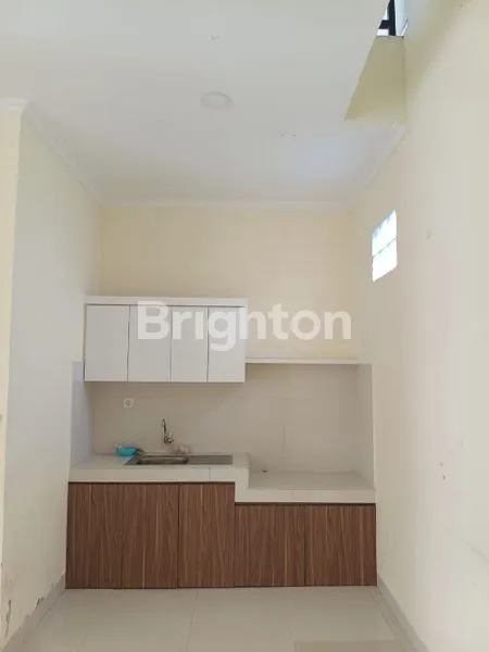 image RUMAH SIAP HUNI 2 LANTAI DI PAMULANG (5)