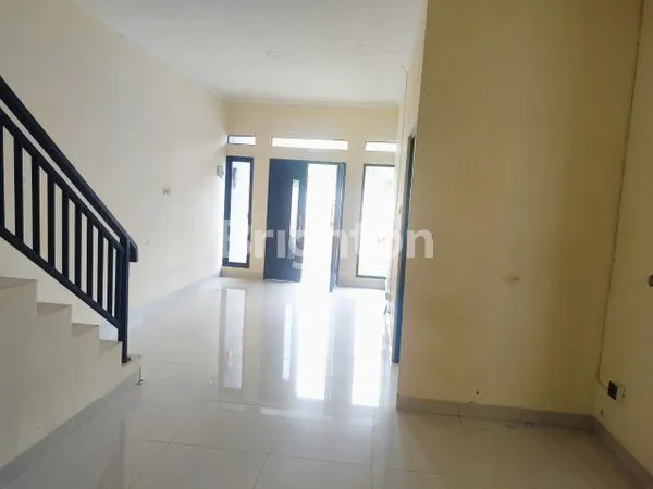 image RUMAH SIAP HUNI 2 LANTAI DI PAMULANG (6)