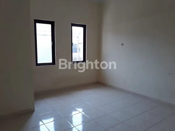 image RUKO 3 LANTAI SIAP HUNI LETAK STRATEGIS JELAMBAR WIJAYAKUSUMA JAKARTA BARAT (5)