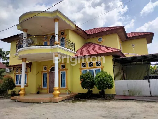 image RUMAH LUAS 2 LANTAI + KONTRAKAN DEKAT UIR (1)