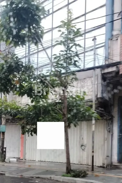 image RUKO 3 LANTAI LOKASI STRATEGIS DI DHARMAHUSADA SURABAYA (2)