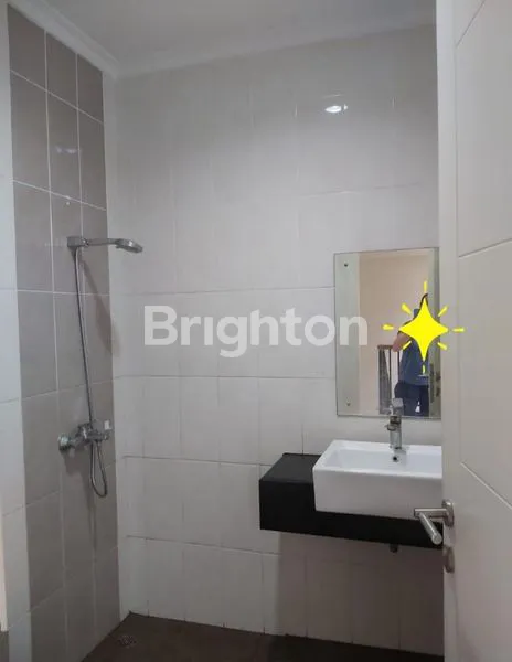 image RUMAH SIAP HUNI AMAN DAN NYAMAN DI CLUSTER THOMPSON TANGERANG (4)