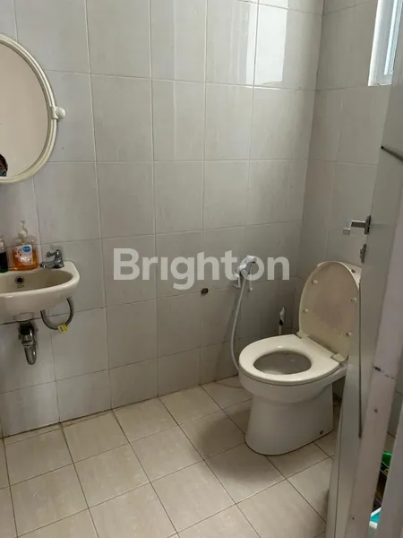 image RUMAH 2 LANTAI DALAM TOWN HOUSE EKSKLUSIF — LOKASI STRATEGIS DEKAT MRT & AKSES TOL! (6)