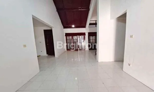 image RUMAH HOEK TERAWAT DI SAYAP SUKANAGARA ANTAPANI BANDUNG (4)