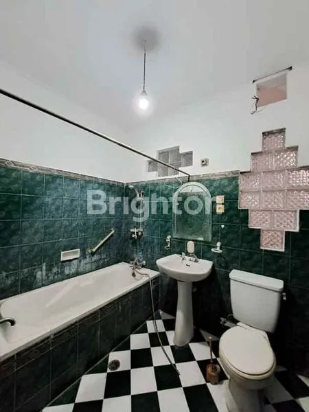 image RUMAH HOEK TERAWAT DI SAYAP SUKANAGARA ANTAPANI BANDUNG (5)