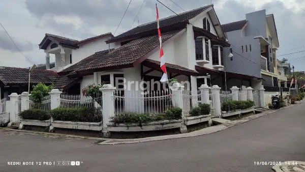 image RUMAH HOEK TERAWAT DI SAYAP SUKANAGARA ANTAPANI BANDUNG (1)