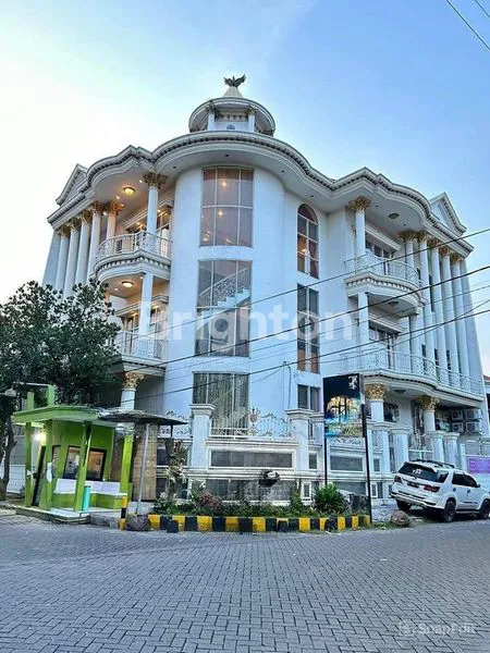 image RUMAH MEWAH RUNGKUT ASRI 3 LANTAI SIAP HUNI STRATEGIS DEKAT MERR (1)