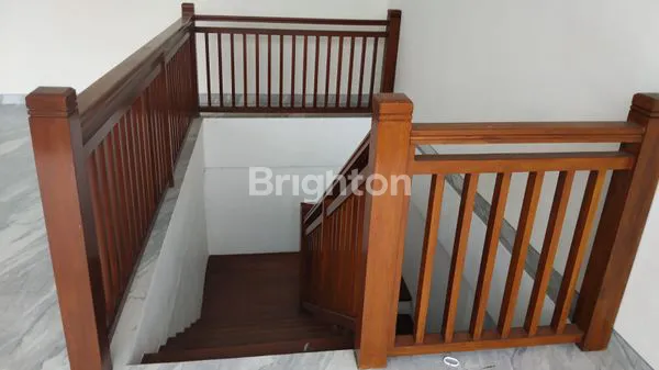 image DIKONTRAKKAN RUMAH MEWAH DI JL. DEWI SRI KUTA BALI (6)