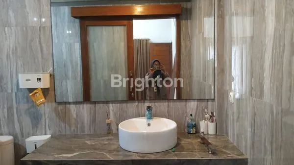 image DIKONTRAKKAN RUMAH MEWAH DI JL. DEWI SRI KUTA BALI (2)