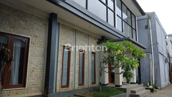 DIKONTRAKKAN RUMAH MEWAH DI JL. DEWI SRI KUTA BALI