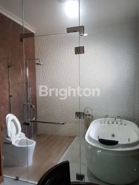 image RUMAH MEWAH 2 LANTAI + KOLAM RENANG DI KOTA WISATA (8)