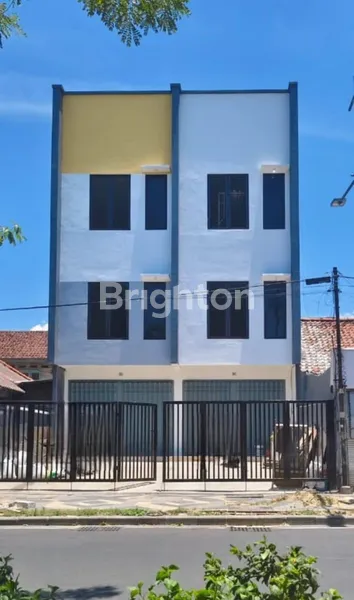 image RUKO BARU GRESS 3 LANTAI DI TAMBAKSARI PUSAT KOTA, AREA PERTOKOAN (1)