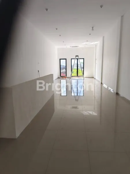 image RUKO BARU GRESS 3 LANTAI DI TAMBAKSARI PUSAT KOTA, AREA PERTOKOAN (2)